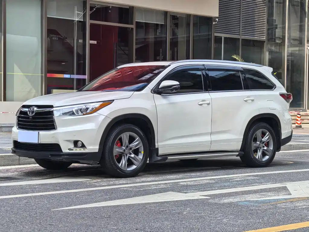 Toyota Highlander 2017 — фото 1