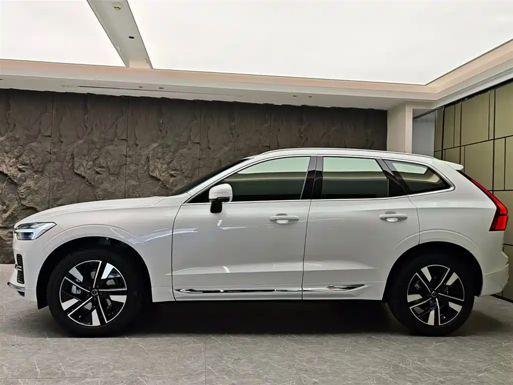 Volvo XC60 2025 — фото 3