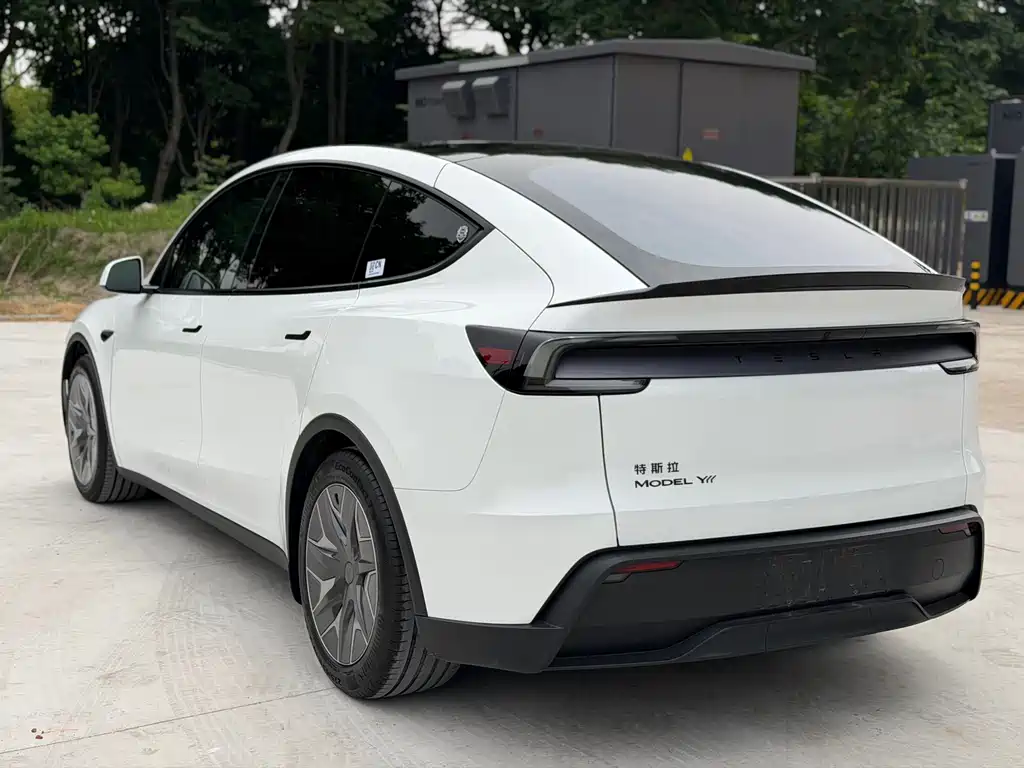 Tesla Model Y L 2025 — фото 7