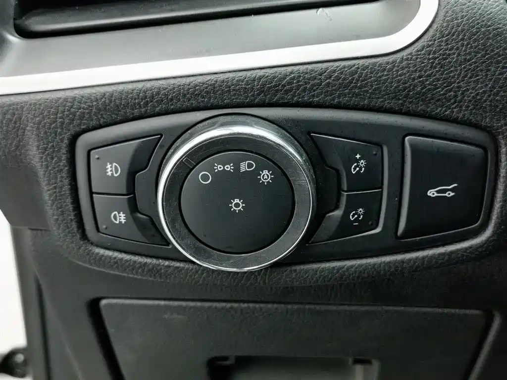 Ford Edge 2016 — фото 21