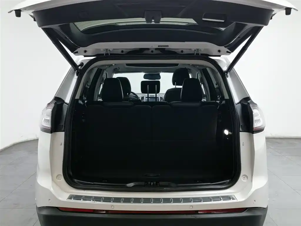Ford Edge 2016 — фото 16