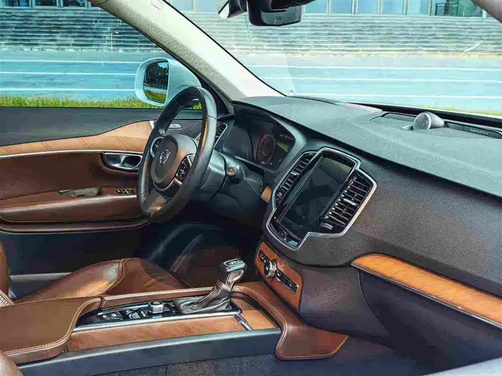 Volvo XC90 2018 — фото 6