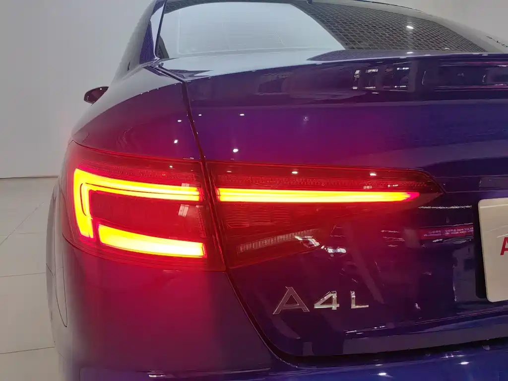 Audi A4L 2020 — фото 9