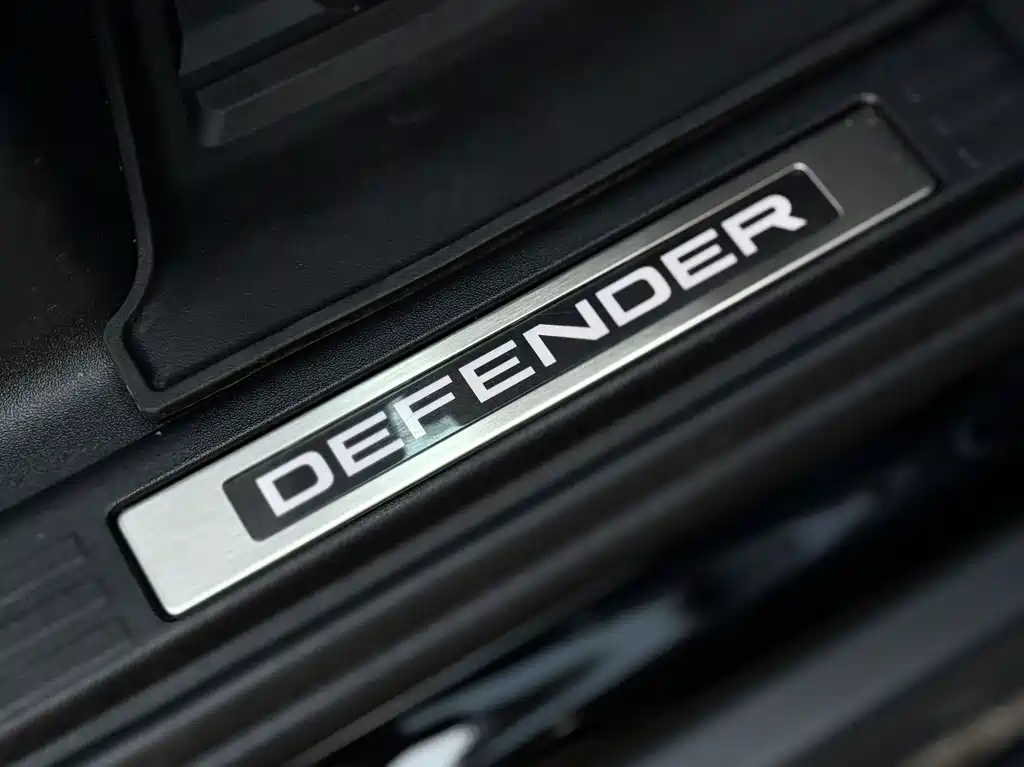 Land Rover Defender 2025 — фото 10
