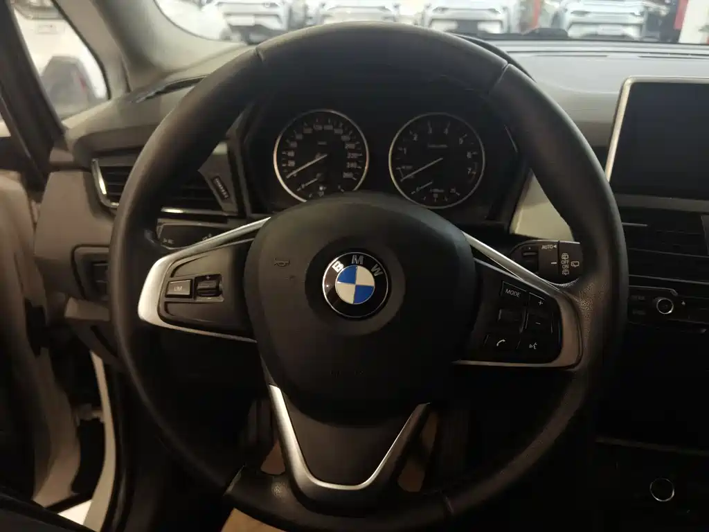 BMW 2 Series Active Tourer 2016 — фото 6