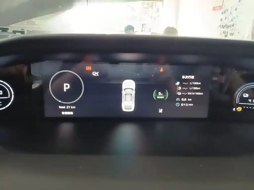 Changan UNI-V Smart Electric Idd 2024 — фото 8
