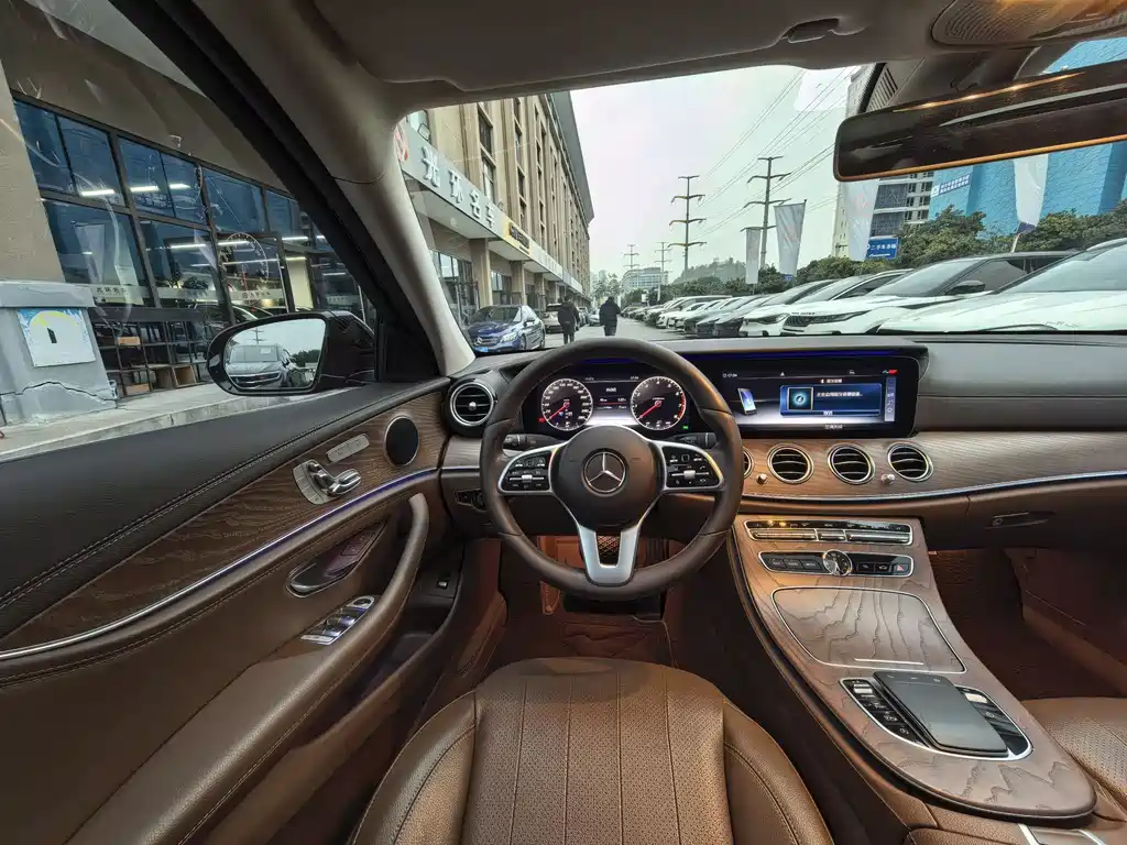 Mercedes-Benz E-Class 2019 — фото 15