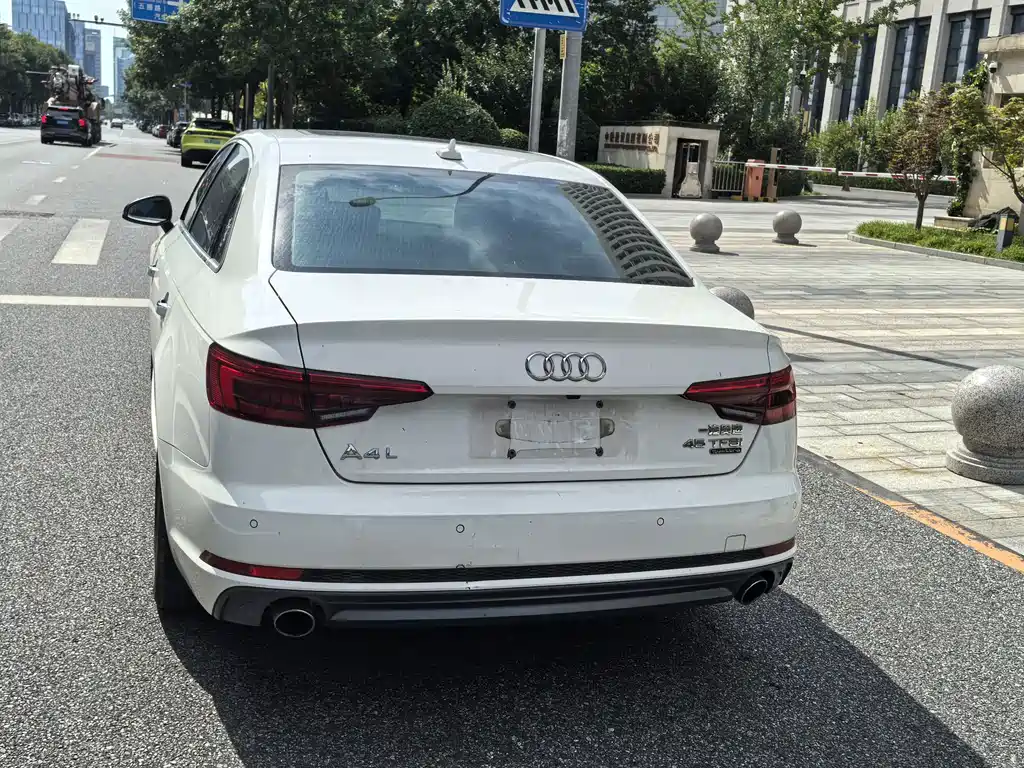 Audi A4L 2018