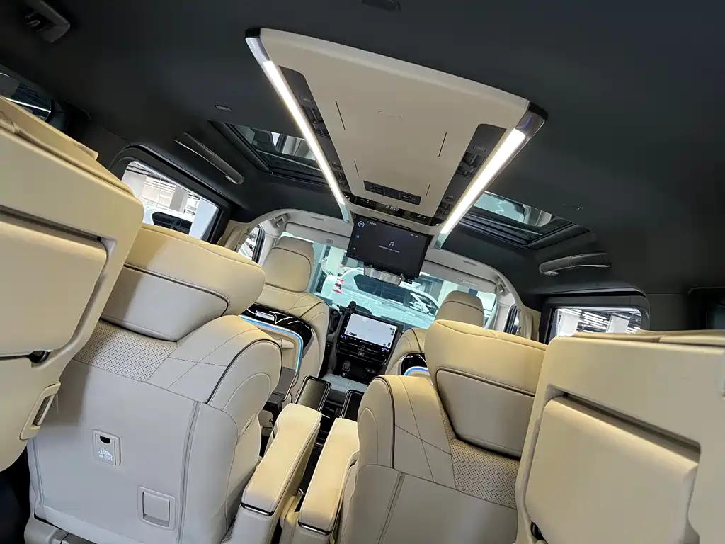 Toyota Alphard 2025 — фото 9