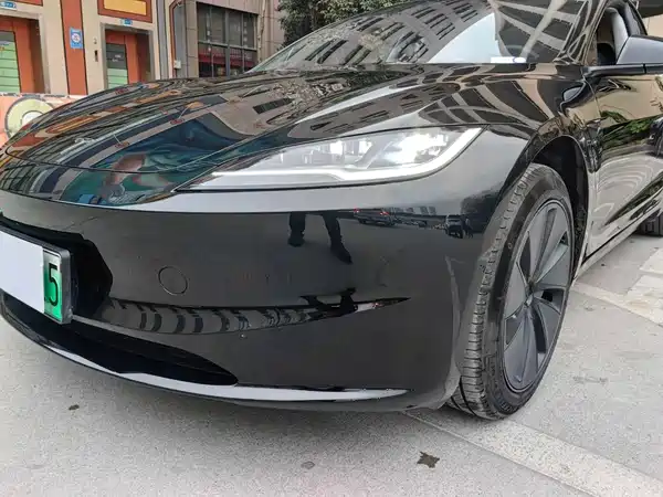 Tesla Model 3 2024
