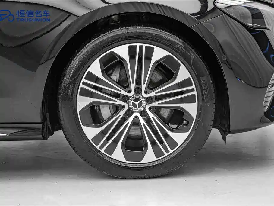 Mercedes-Benz E-Class 2025 — фото 11