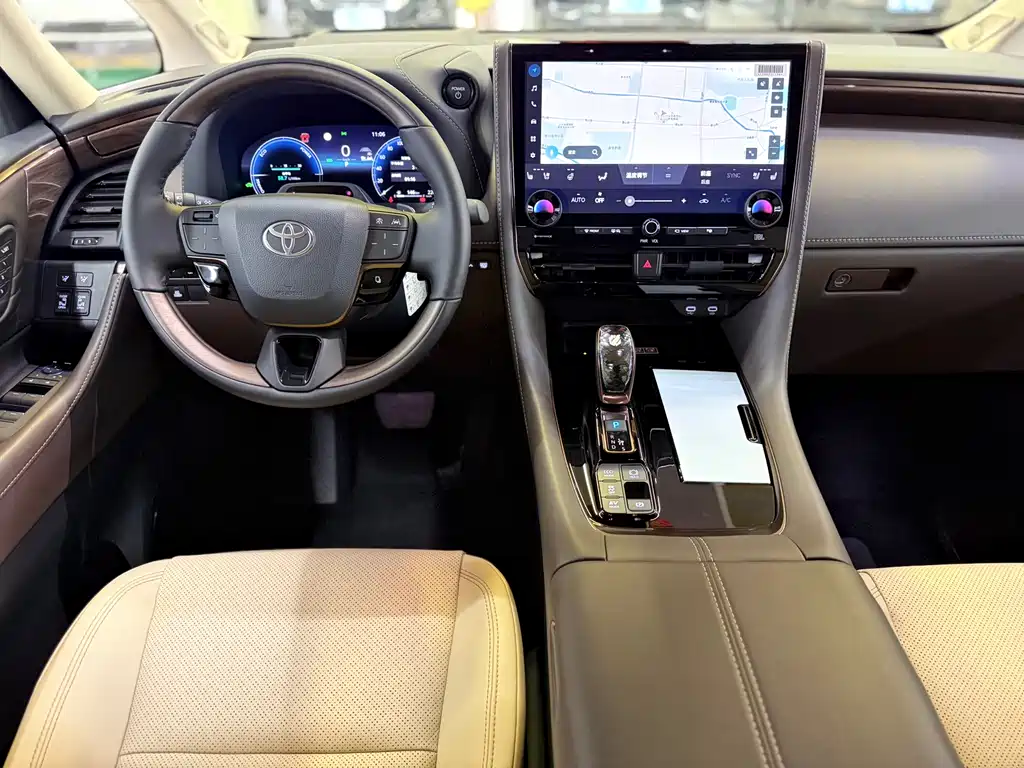 Toyota Alphard — фото 8