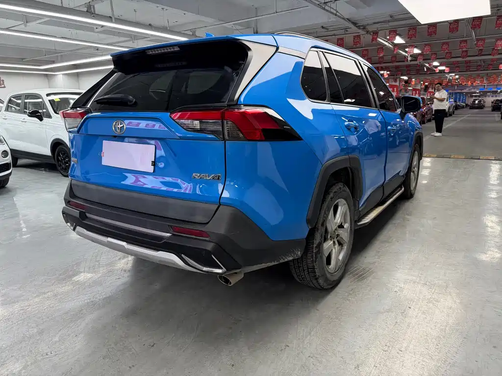 Toyota RAV4 2019 — фото 9