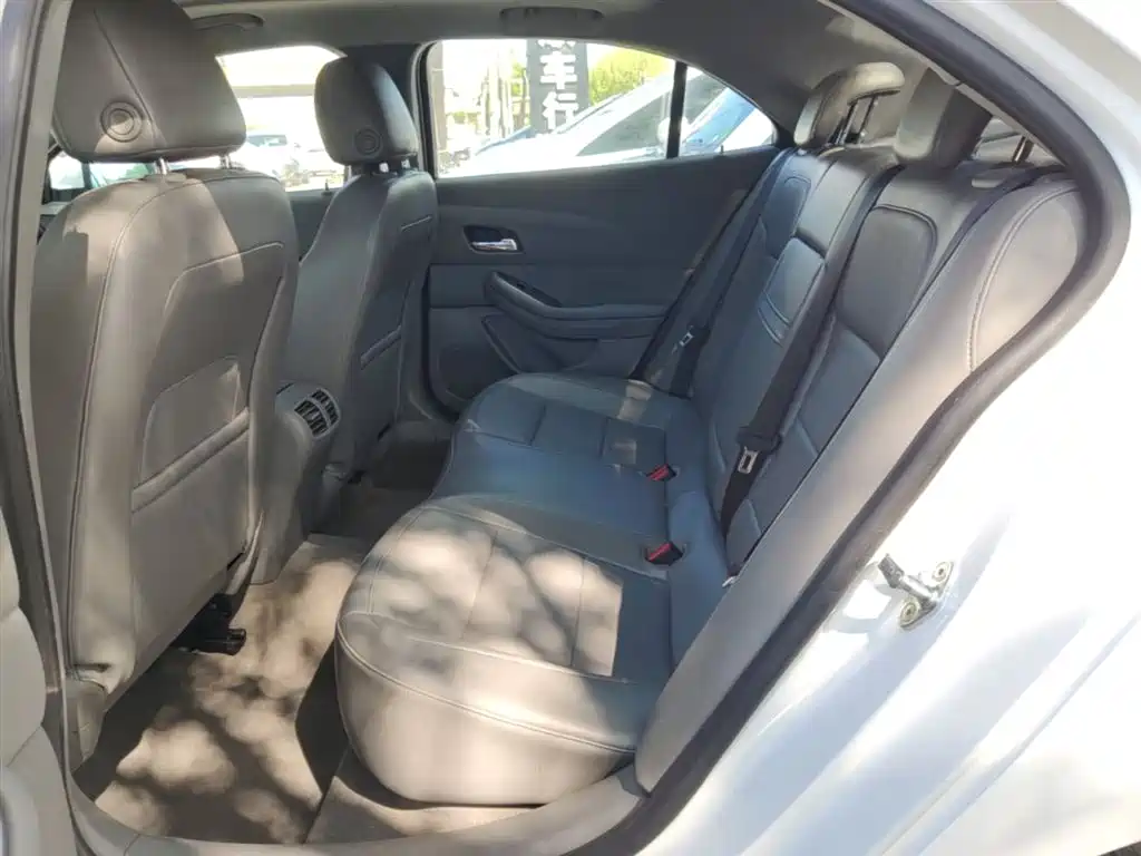 Chevrolet Malibu 2015 — фото 17