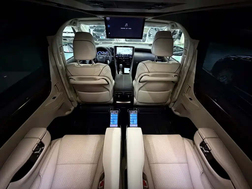 Toyota Alphard — фото 16