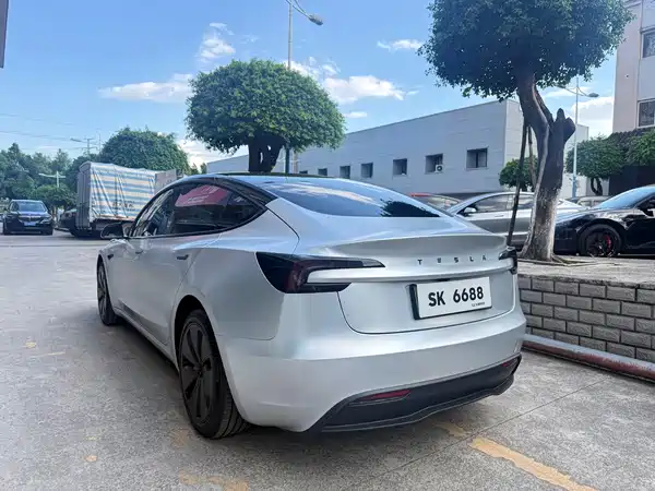 Tesla Model 3 2024
