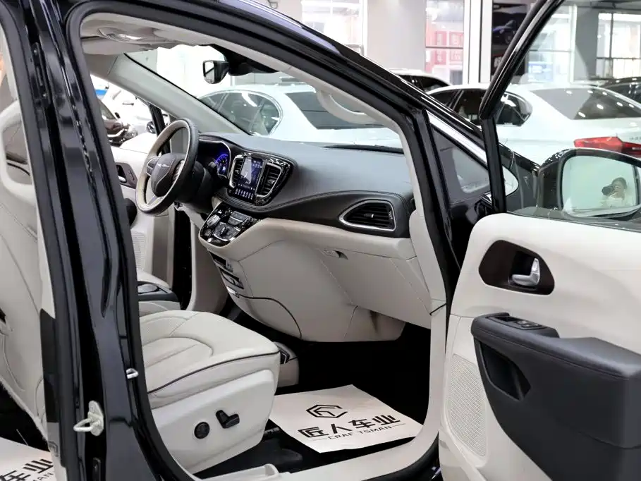 Chrysler Grand Voyager 2019 — фото 19