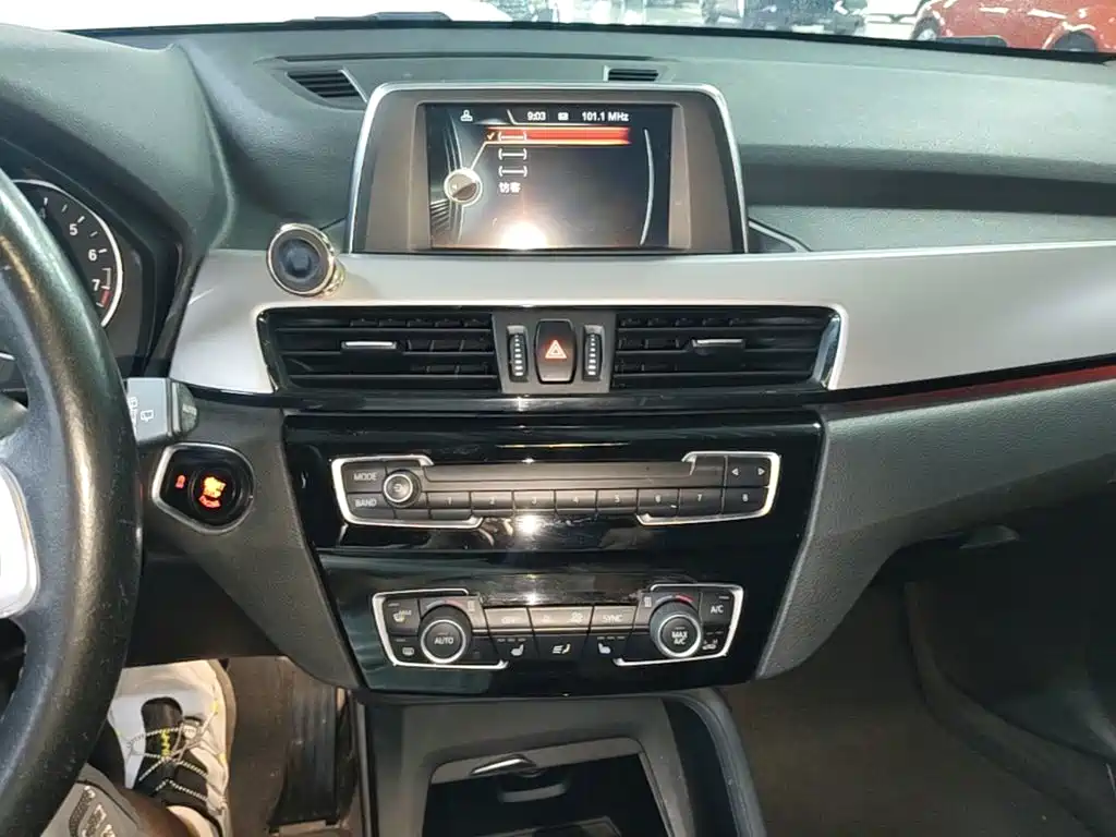 BMW X1 2017 — фото 13