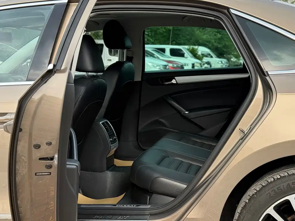 Volkswagen Passat 2015 — фото 10