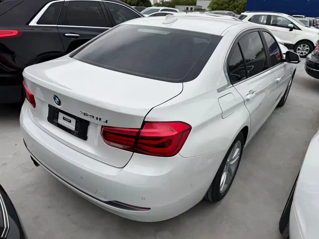 BMW 3 Series 2017 — фото 10