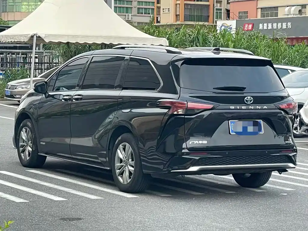 Toyota Sienna 2023 — фото 4