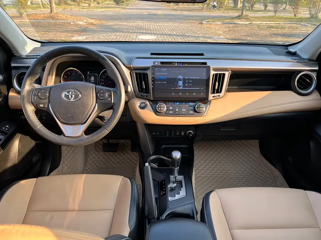 Toyota RAV4 2017 — фото 13