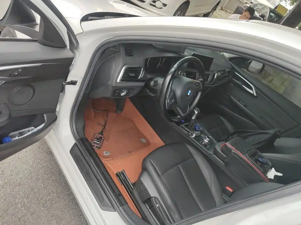BMW 1 Series 2019 — фото 16