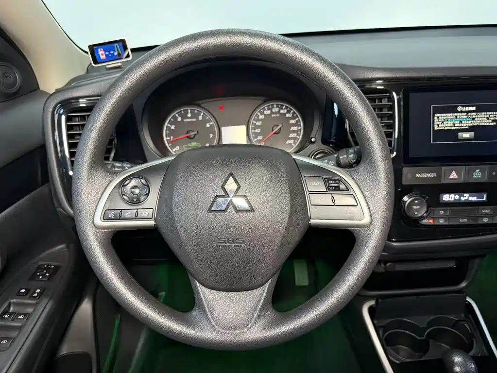 Mitsubishi Outlander 2022 — фото 12