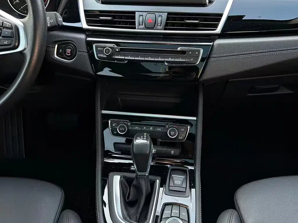 BMW 2 Series Active Tourer 2017 — фото 14