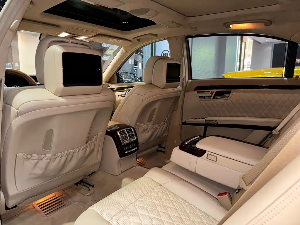 Mercedes-Benz S-Class AMG 2011 — фото 20