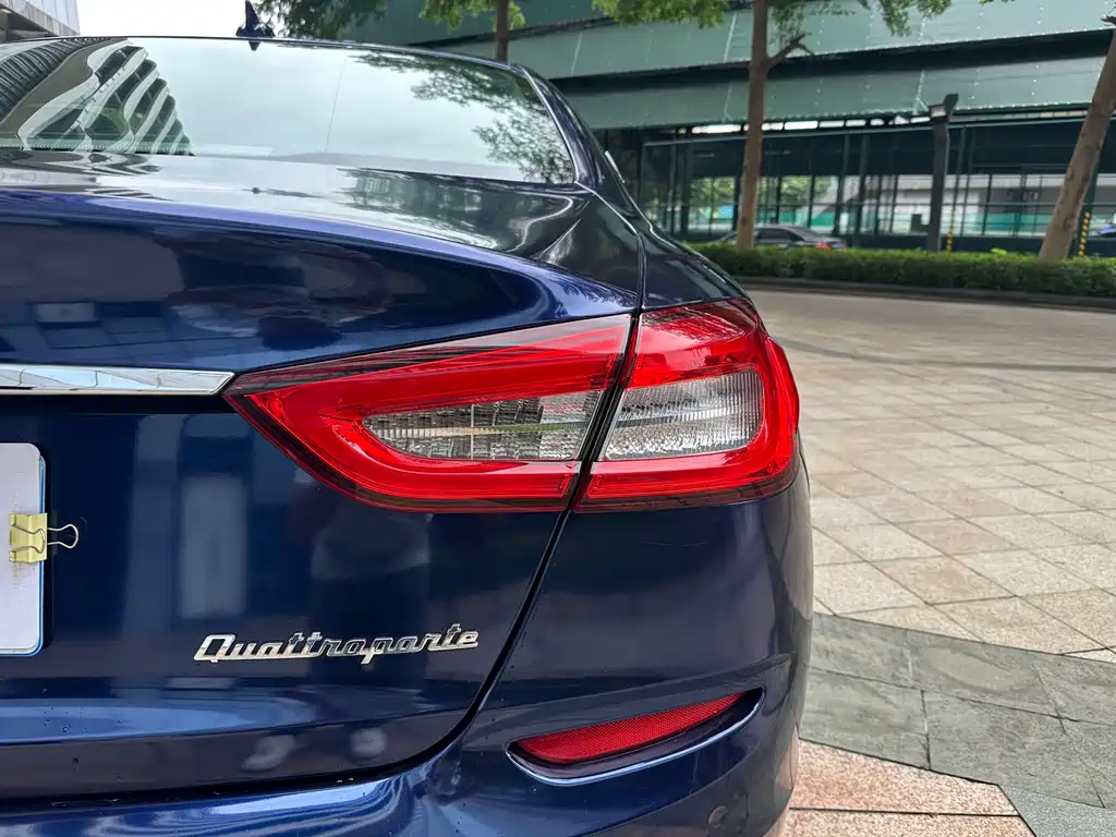 Maserati Quattroporte 2016 — фото 18