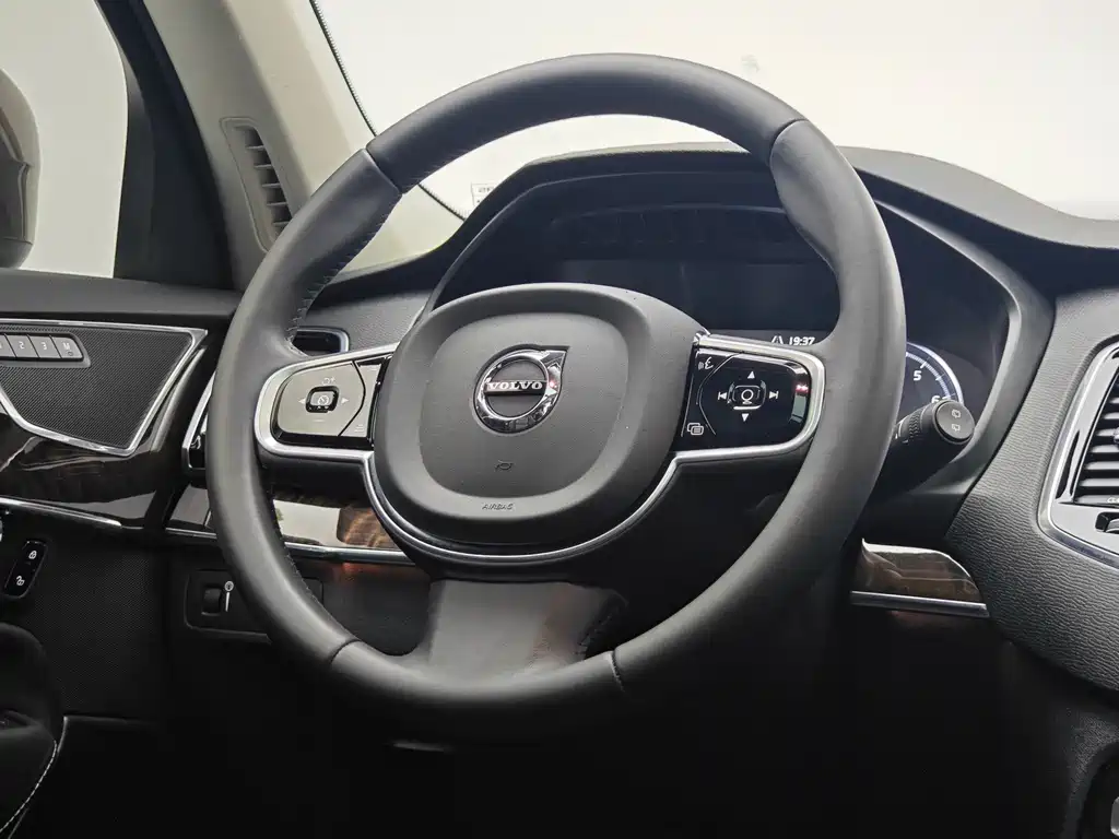 Volvo XC90 2016 — фото 13