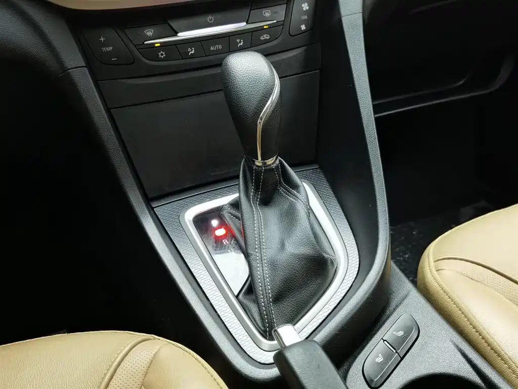 Buick Excelle 2018 — фото 13