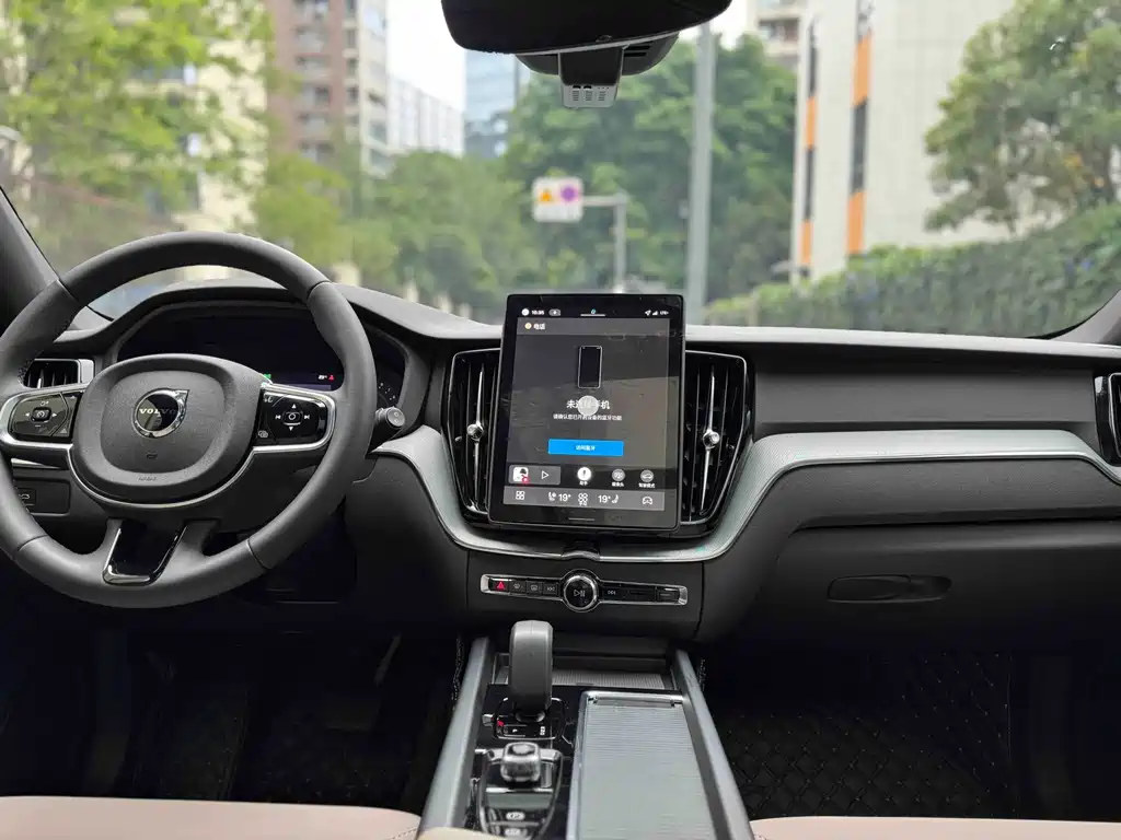 Volvo XC60 2025 — фото 11