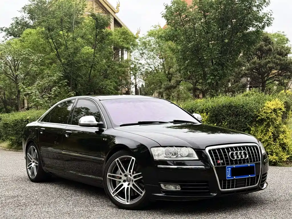 Audi S8 2010 — фото 4