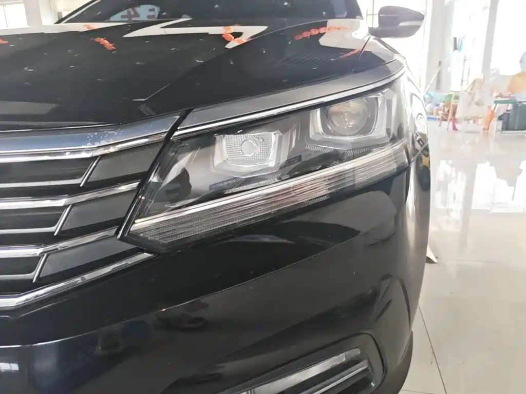 Volkswagen Passat 2017 — фото 24