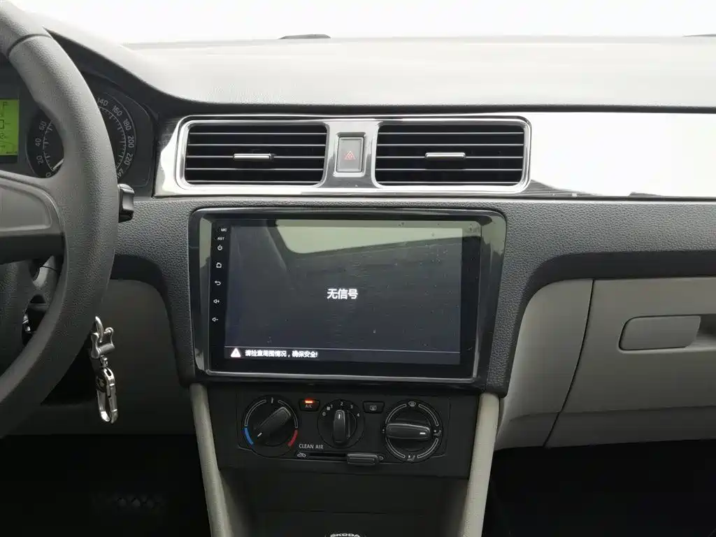 Skoda Rapid 2018 — фото 12