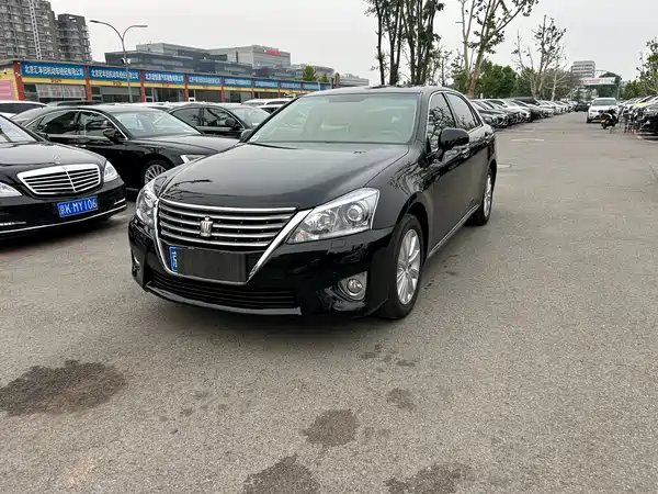 Toyota Crown 2012