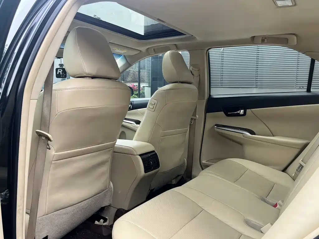 Toyota Camry 2015 — фото 13