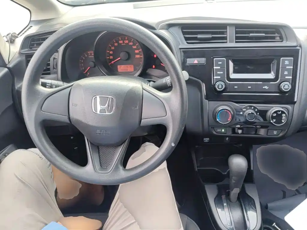 Honda Fit 2018 — фото 10