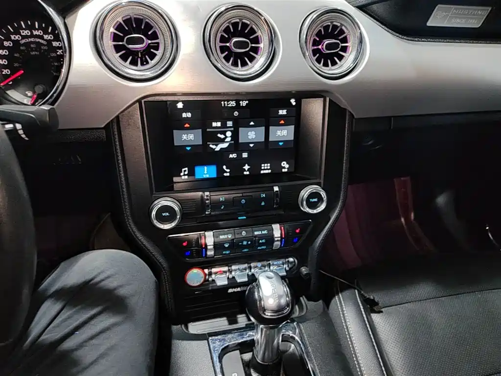 Ford Mustang 2018 — фото 12