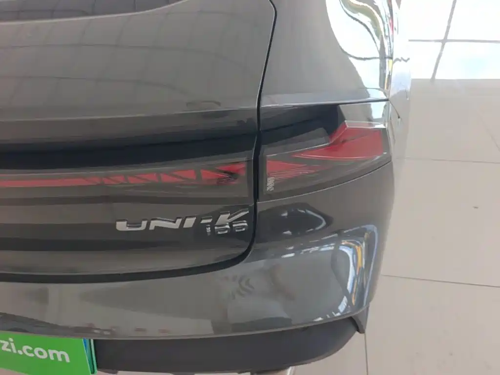 Changan UNI-V Smart Electric Idd 2023 — фото 8
