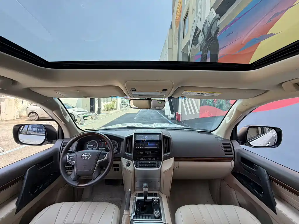 Toyota Land Cruiser 2018 — фото 11