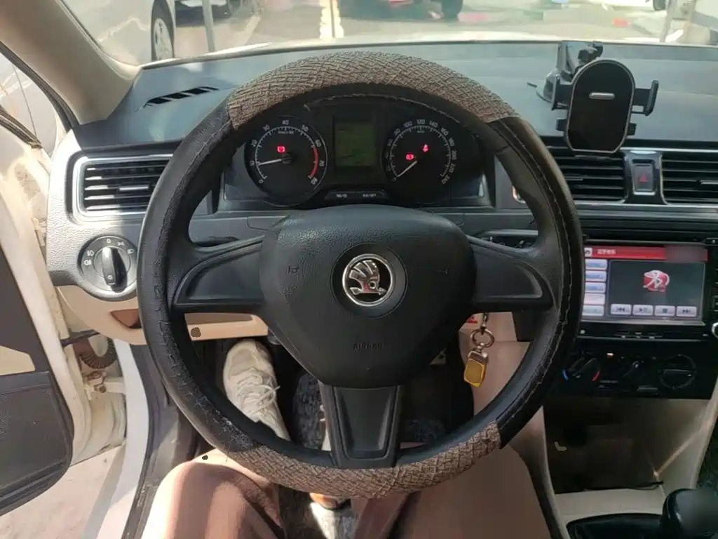 Skoda Rapid 2016 — фото 11