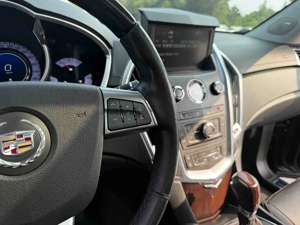 Cadillac SRX 2012 — фото 8