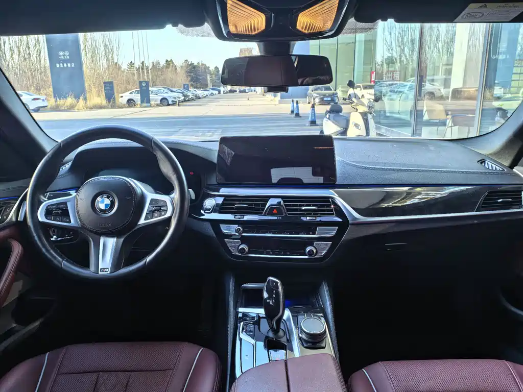 BMW 5 Series 2021 — фото 9