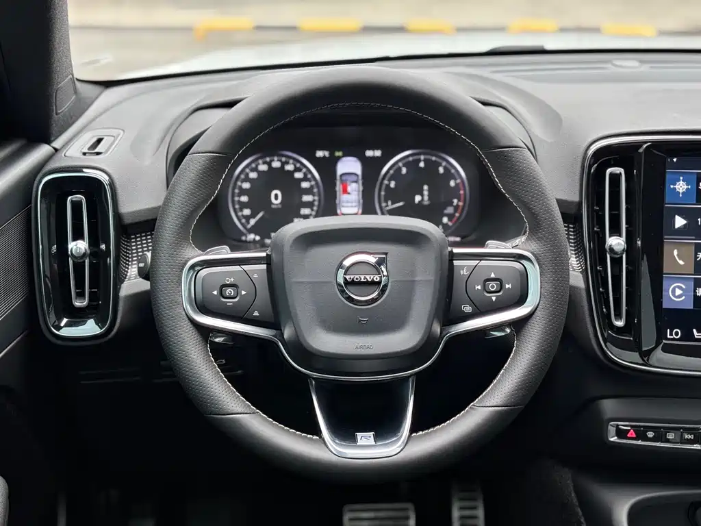 Volvo XC40 2019 — фото 9