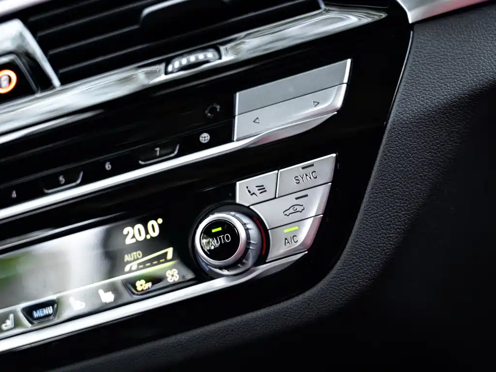 BMW 5 Series 2022 — фото 16