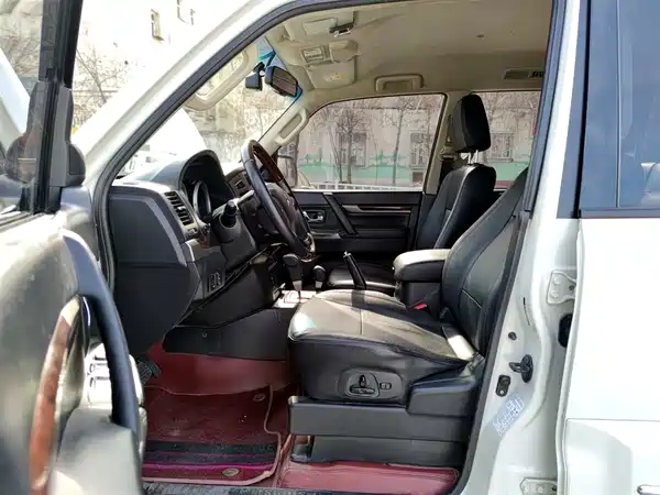 Mitsubishi Pajero 2020