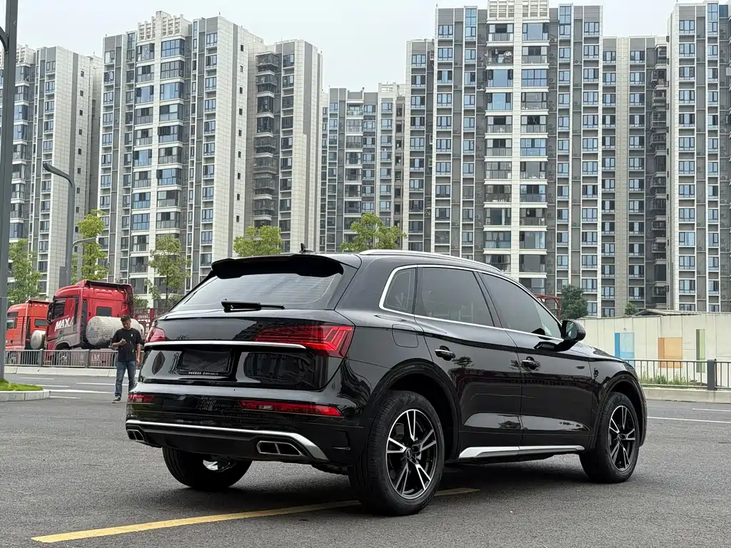 Audi Q5L 2023 — фото 9